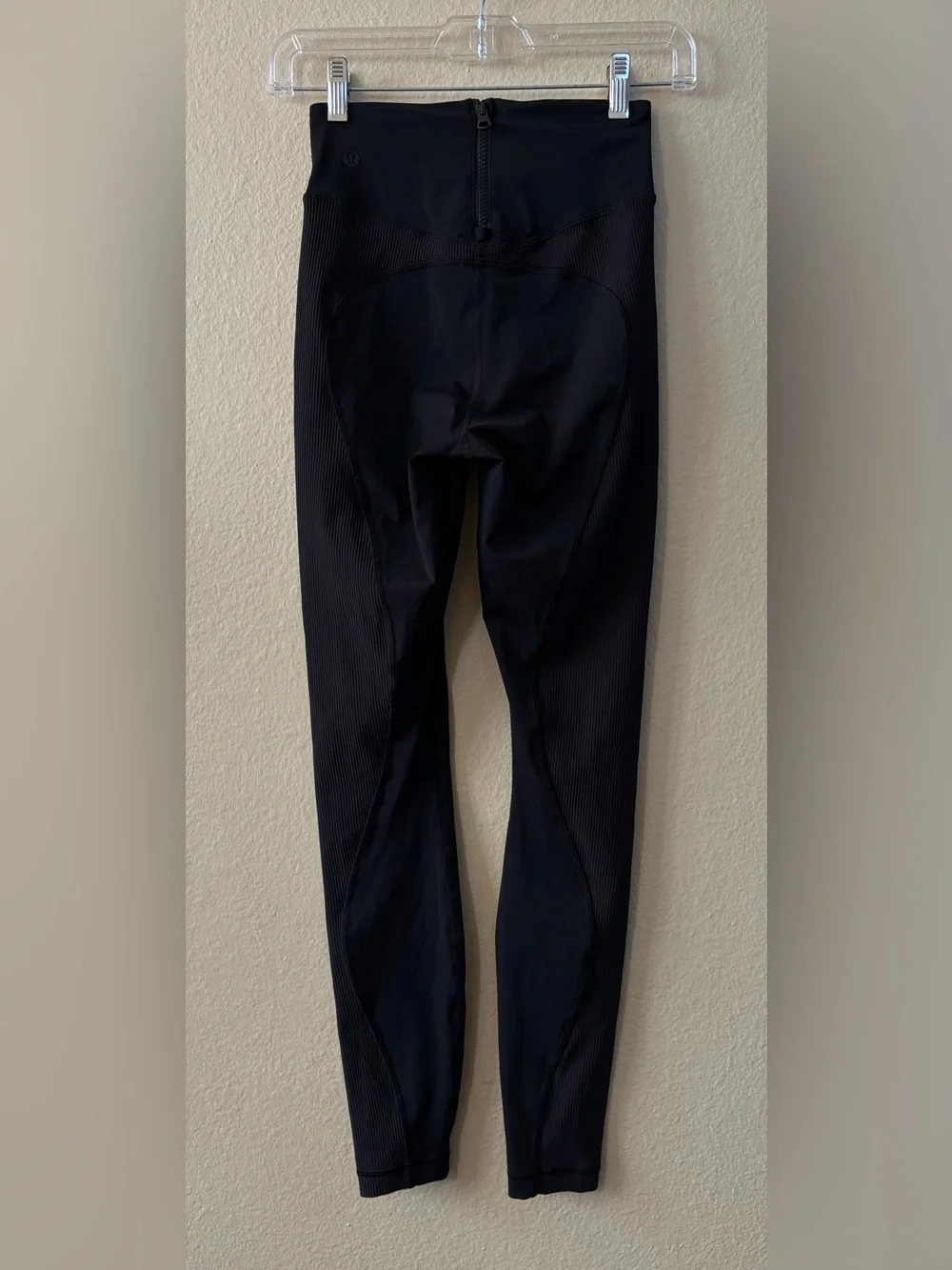 Lululemon Wade the Waters Paddle Tight Back Waist Zipper UV Protect Size 4 Black